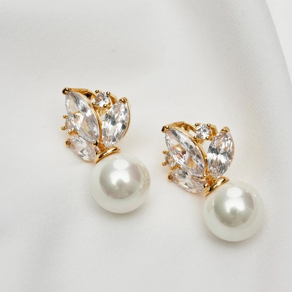NWT Amélie George Crystal & Pearl Drop Earrings - Picture 6 of 12
